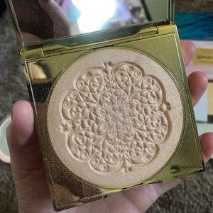 LE tarte holiday highlight